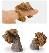 Load image into Gallery viewer, (Gashapon) Bandai - The Diversity Of Life On Earth Yubimaki Collection Armadillo Girdled Lizard & Ball Python